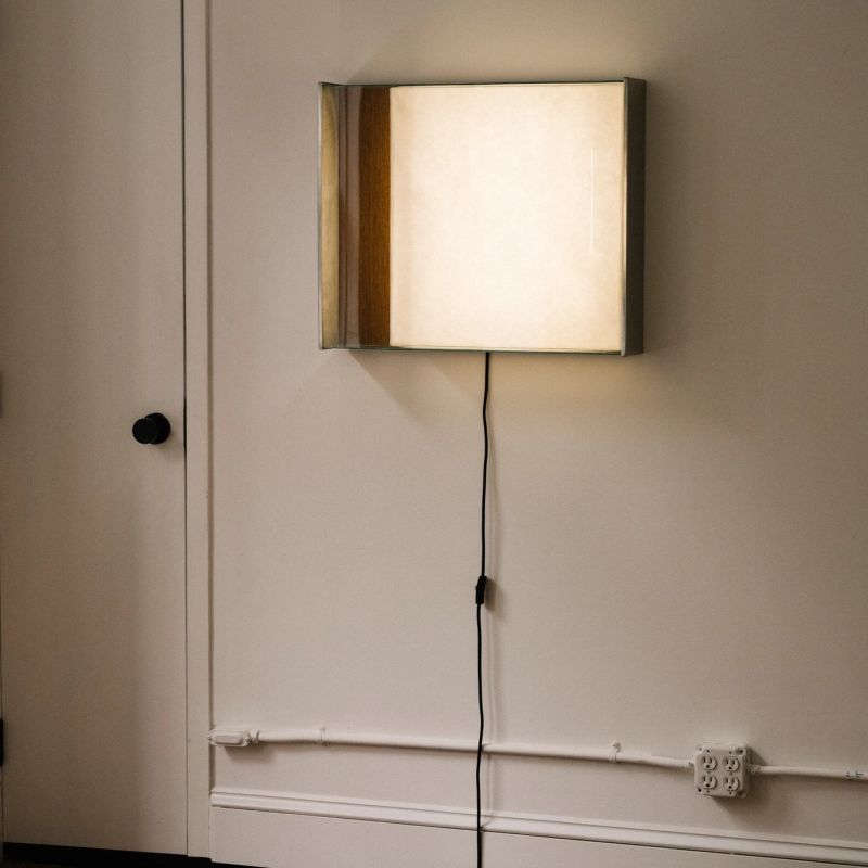 WALL LIGHT